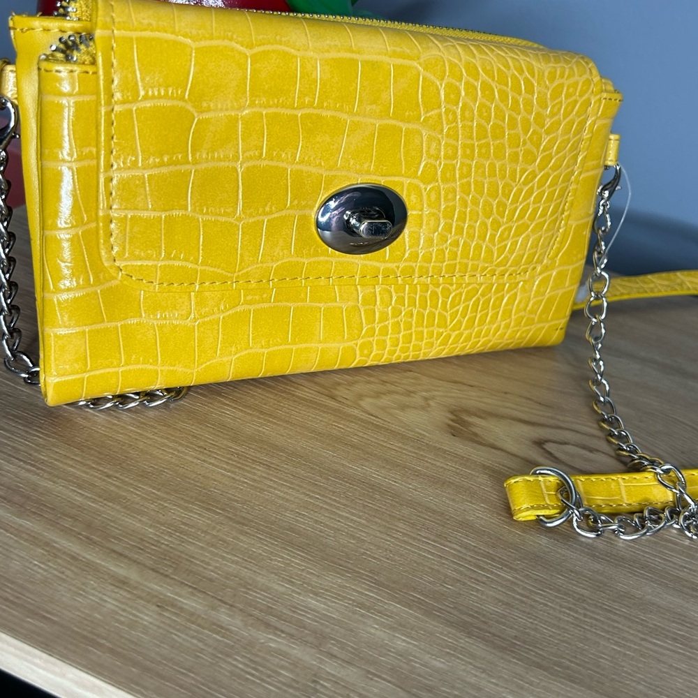 Croc-Embossed Yellow Chain Strap Crossbody Bag